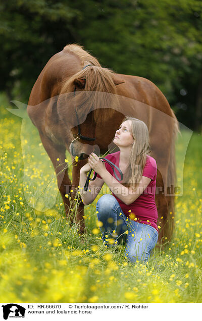 Frau und Islnder / woman and Icelandic horse / RR-66670