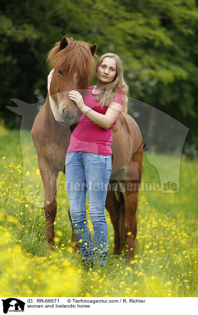Frau und Islnder / woman and Icelandic horse / RR-66671