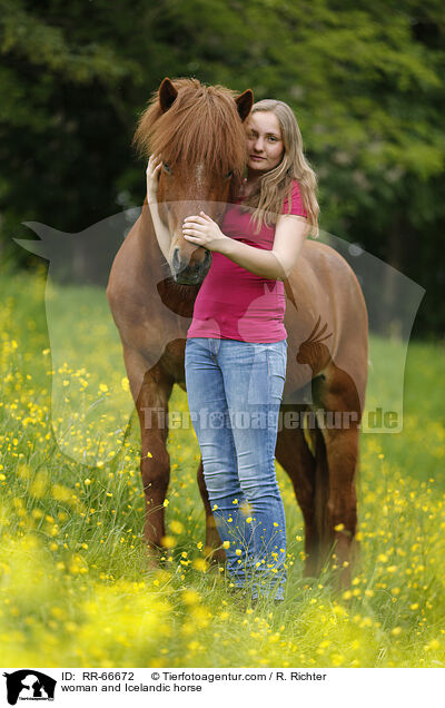 Frau und Islnder / woman and Icelandic horse / RR-66672