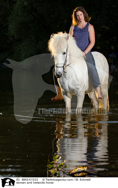 Frau und Islnder / woman and Icelandic horse / MAS-01033