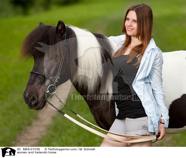 woman and Icelandic horse / MAS-01036