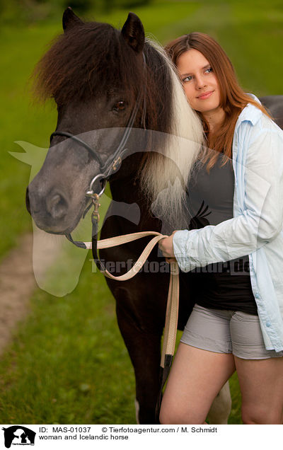 woman and Icelandic horse / MAS-01037