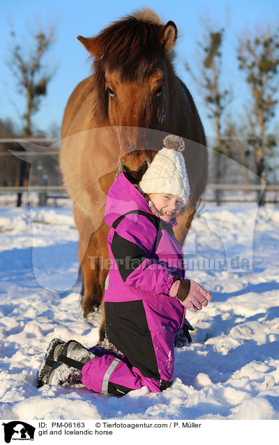 Mdchen und Islnder / girl and Icelandic horse / PM-06163