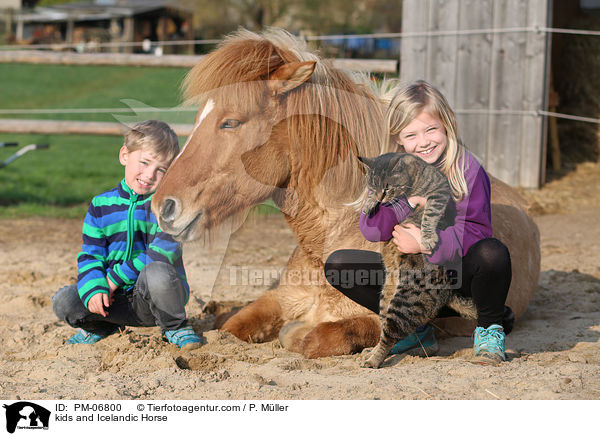 Kinder und Islnder / kids and Icelandic Horse / PM-06800