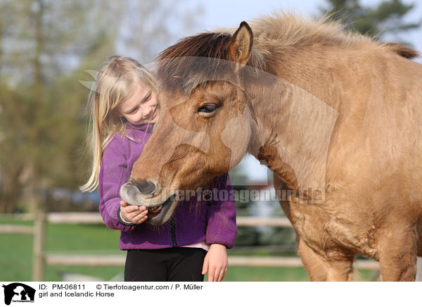 girl and Icelandic Horse / PM-06811