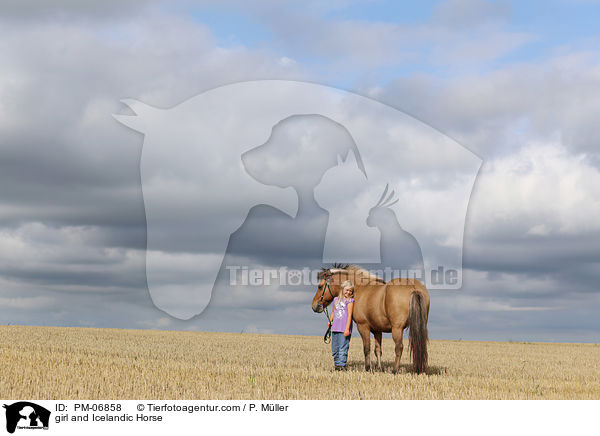girl and Icelandic Horse / PM-06858