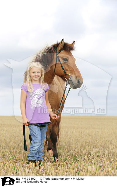 girl and Icelandic Horse / PM-06862