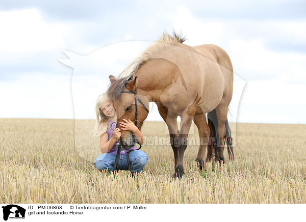 Mdchen und Islnder / girl and Icelandic Horse / PM-06868