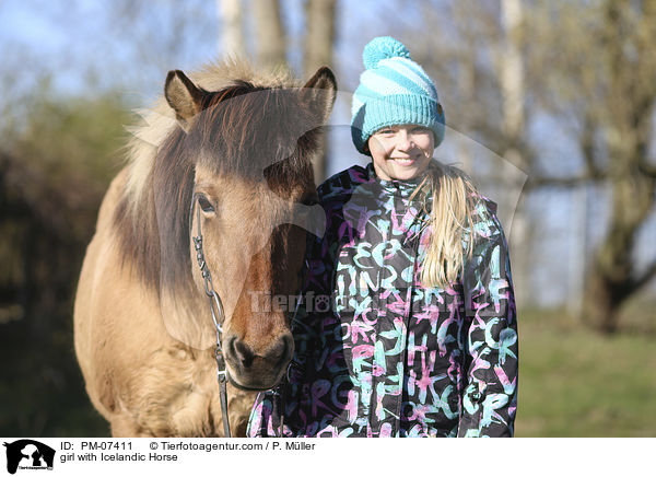 girl with Icelandic Horse / PM-07411