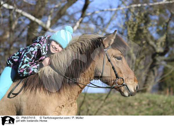 girl with Icelandic Horse / PM-07415