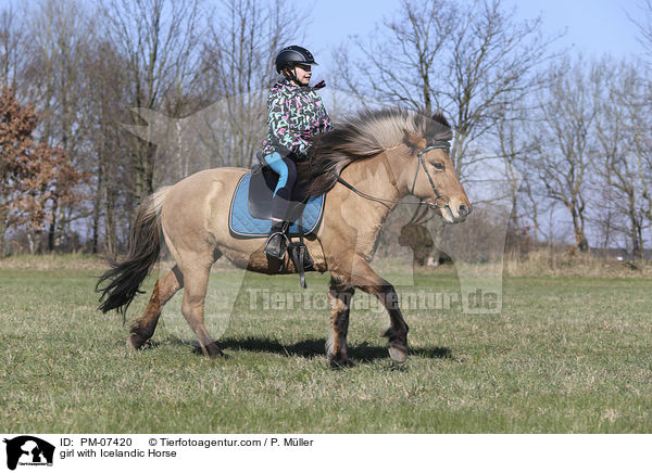 Mdchen mit Islnder / girl with Icelandic Horse / PM-07420