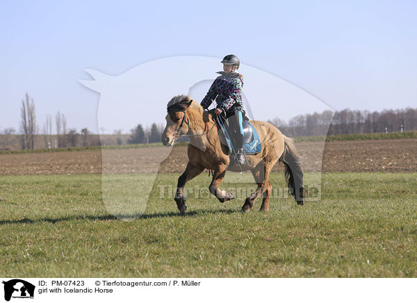 girl with Icelandic Horse / PM-07423
