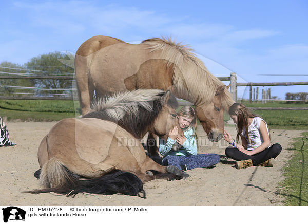 Mdchen mit Islnder / girls with Icelandic Horse / PM-07428