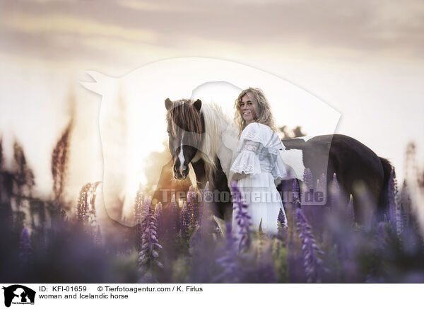woman and Icelandic horse / KFI-01659
