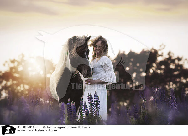 woman and Icelandic horse / KFI-01660