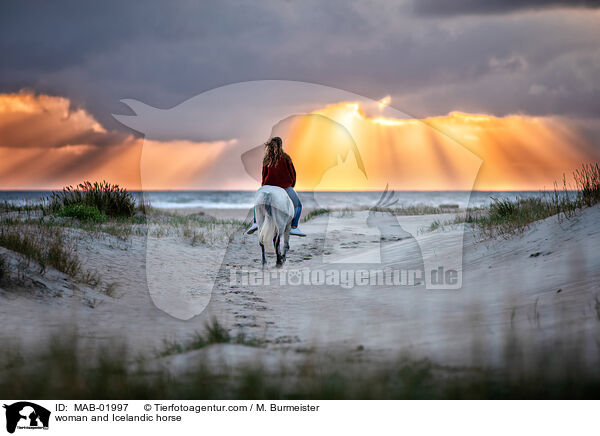 Frau und Islnder / woman and Icelandic horse / MAB-01997