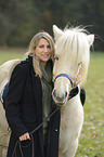 woman with Icelandic horse