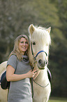 woman with Icelandic horse
