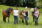 women and Icelandic horses