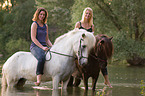 women and Icelandic horses
