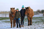 kids with Icelandic horses