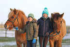 kids with Icelandic horses