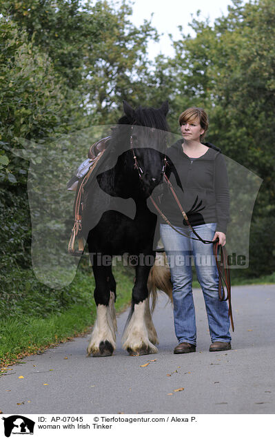 woman with Irish Tinker / AP-07045