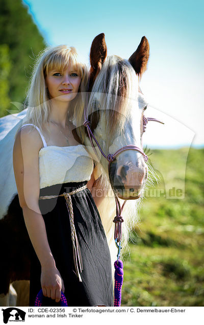 woman and Irish Tinker / CDE-02356
