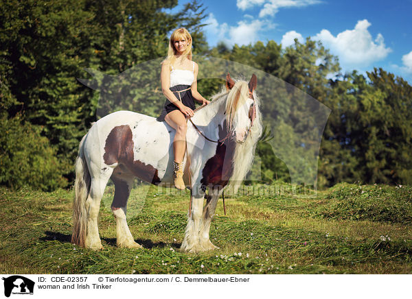 woman and Irish Tinker / CDE-02357