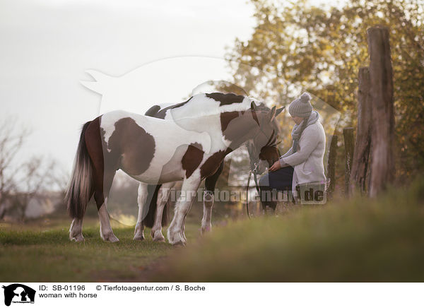 woman with horse / SB-01196