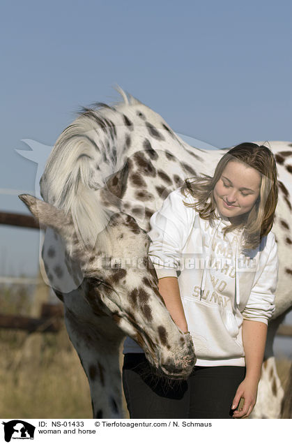woman and horse / NS-01433