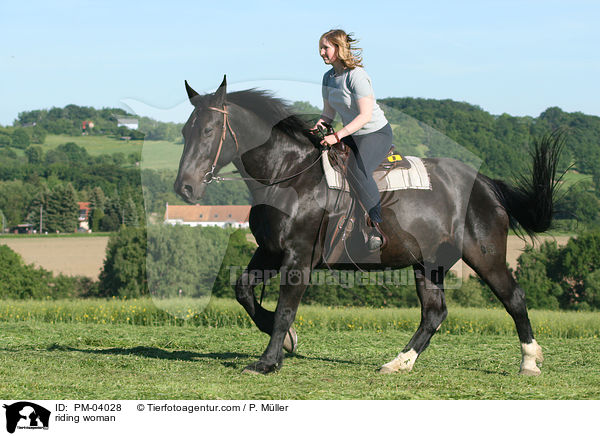 Freizeitreiten / riding woman / PM-04028
