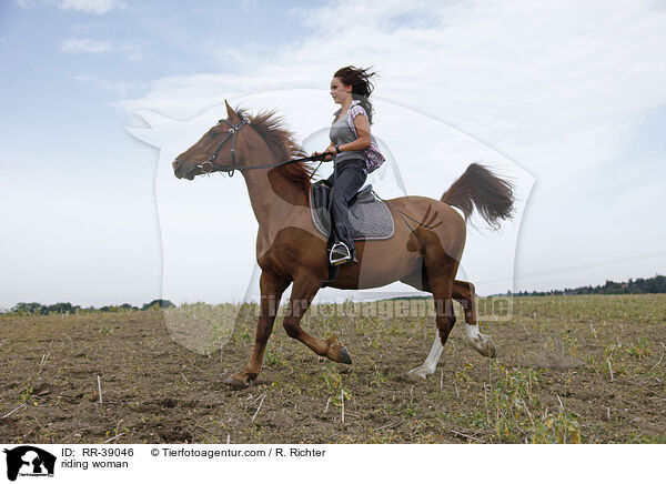 Freizeitreiten / riding woman / RR-39046