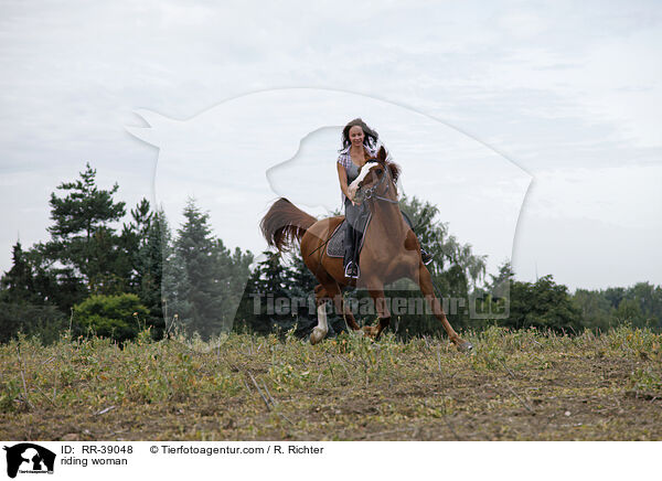 Freizeitreiten / riding woman / RR-39048