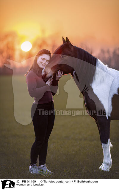 woman and Lewitzer / PB-01499