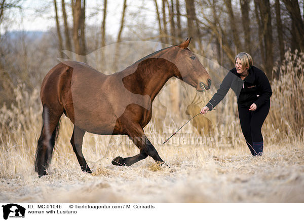 Frau mit Lusitano / woman with Lusitano / MC-01046