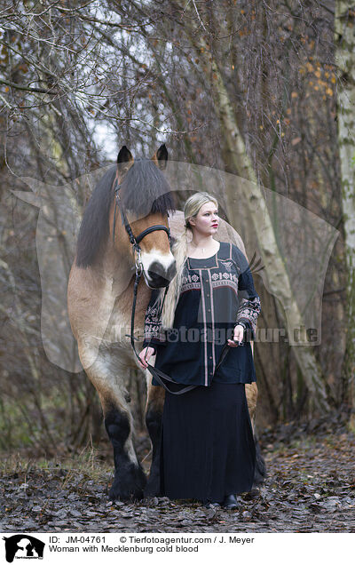 Woman with Mecklenburg cold blood / JM-04761