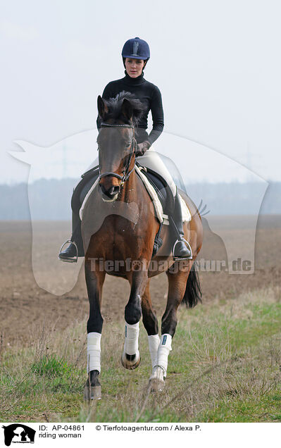 Ausritt zu Pferd / riding woman / AP-04861