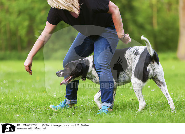 Frau mit Mischling / woman with Mongrel / CM-01738