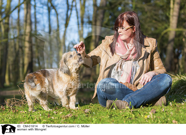 Frau mit Mischling / woman with Mongrel / CM-01814