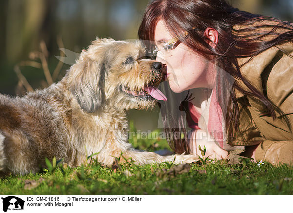 Frau mit Mischling / woman with Mongrel / CM-01816