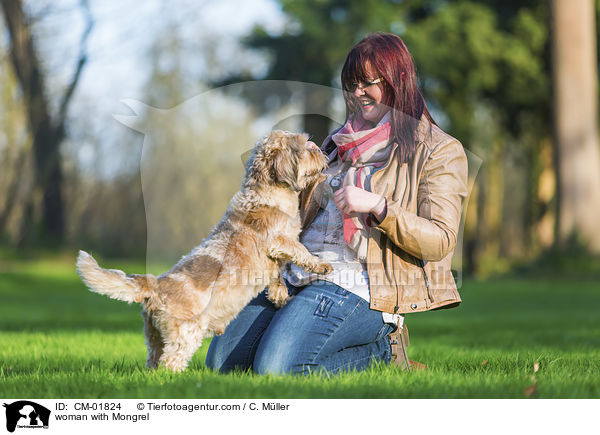 Frau mit Mischling / woman with Mongrel / CM-01824
