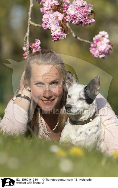 Frau mit Mischling / woman with Mongrel / EHO-01580