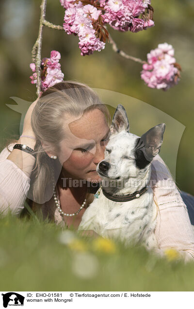 Frau mit Mischling / woman with Mongrel / EHO-01581