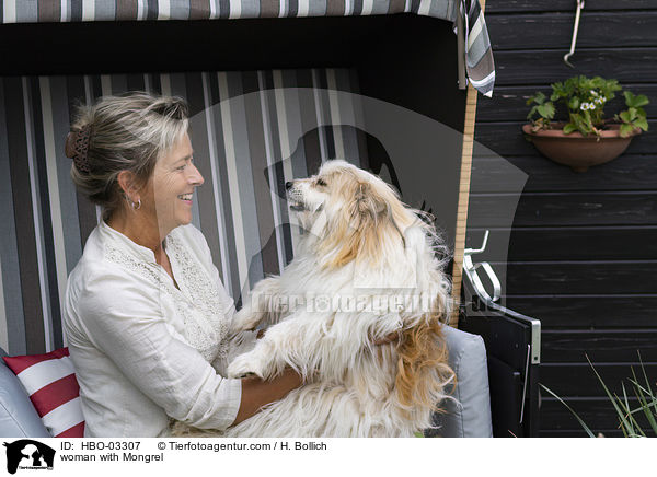 Frau mit Mischling / woman with Mongrel / HBO-03307