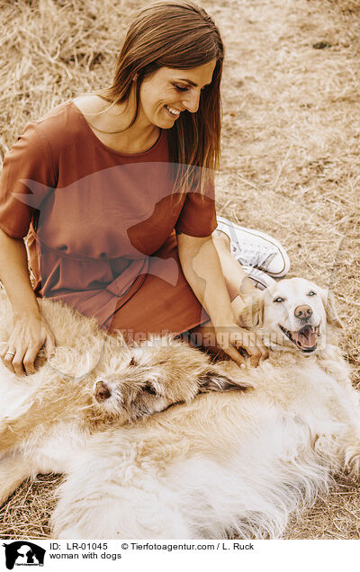 Frau mit Hunden / woman with dogs / LR-01045