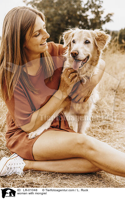 Frau mit Mischling / woman with mongrel / LR-01048