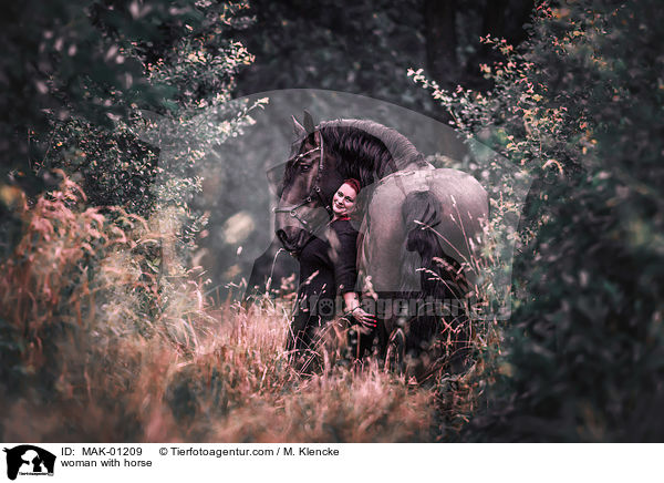 Frau mit Pferd / woman with horse / MAK-01209