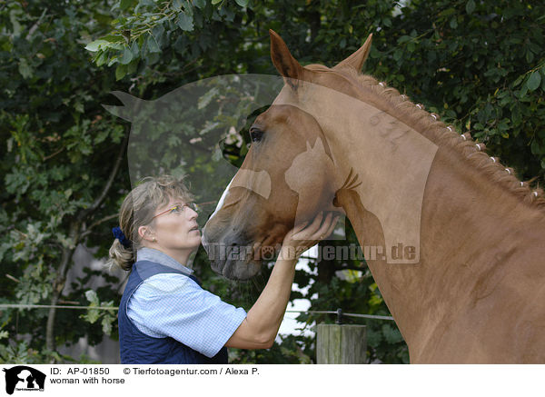 Frau mit Oldenburger / woman with horse / AP-01850
