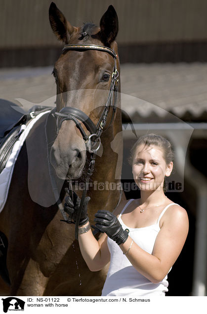 Frau mit Oldenburger / woman with horse / NS-01122